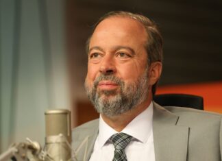 Não precisaremos do horário de verão neste ano, diz Alexandre Silveira
