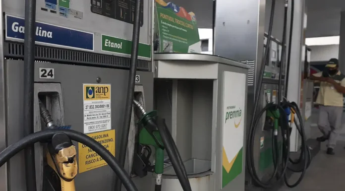 Petrobras reduz preço da gasolina A para as distribuidoras