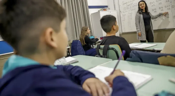 Olimpíada de matemática das escolas públicas aplica prova nesta terça