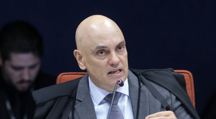 Moraes proíbe visita de presidente do PL a Bolsonaro