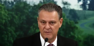 Combate à gripe aviária mostra eficiência do Brasil, diz ministro