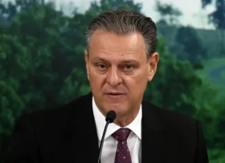 Combate à gripe aviária mostra eficiência do Brasil, diz ministro