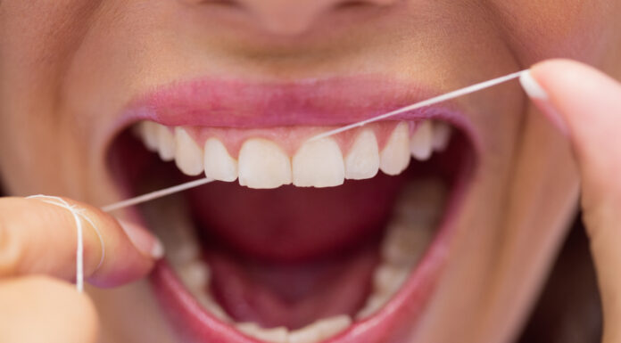 Dia Mundial de Combate ao AVC (29 de outubro): fio dental diário reduz risco de derrame em até 44%, aponta pesquisa