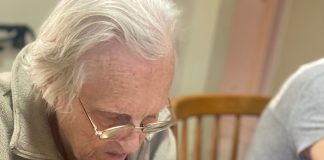 Arteterapia na terceira idade: autoconhecimento e bem-estar por meio de cores que transformam vidas