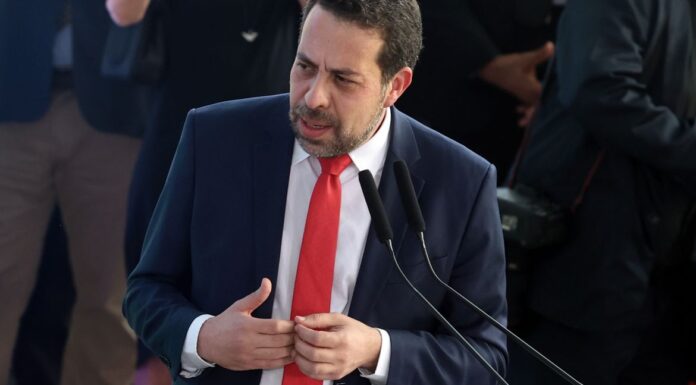 “Cabeça do crime organizado não está no barraco da favela”, diz Boulos