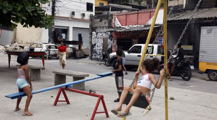 Tiroteios constantes afetam desenvolvimento de crianças em comunidades