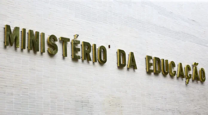 MEC libera acúmulo de benefícios para estudantes de graduação