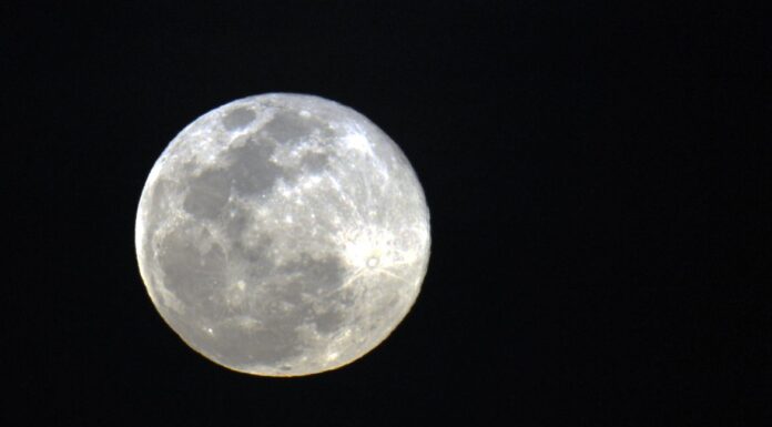 Segunda superlua do ano poderá ser vista no Brasil por 3 dias