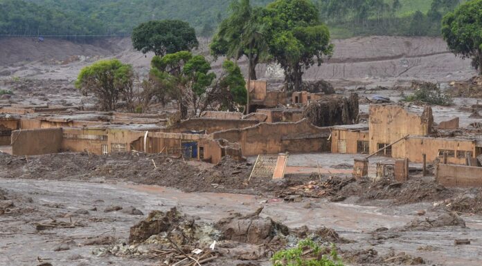Desastre de Mariana completa 10 anos e moradores ainda buscam justiça