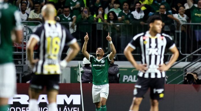 Vitor Roque decide e Palmeiras vence clássico com Santos no Brasileiro