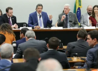 Audiência com Haddad é encerrada após tumulto entre deputados