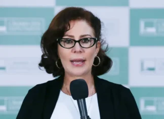 Câmara dos Deputados diz ao STF que suspendeu salário de Zambelli