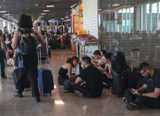 Passageiros de Congonhas relatam cansaço e falta de suporte de aéreas