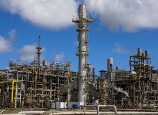 Petrobras renova contratos de quase R$ 100 bi com a Braskem
