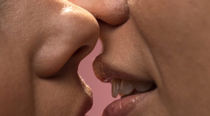 Dia do Beijo: saiba como evitar a transmissão de doenças bucais