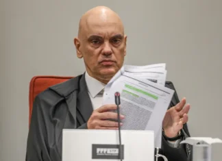 Moraes diz que defesa de Bolsonaro poderá acompanhar acareação de Cid