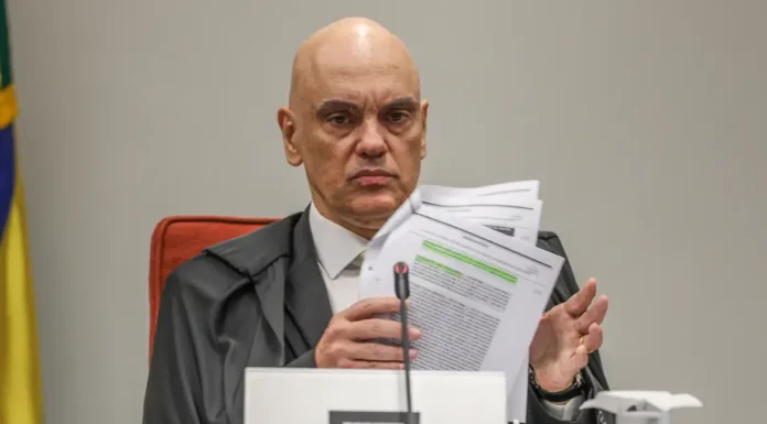 Moraes diz que defesa de Bolsonaro poderá acompanhar acareação de Cid