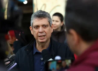 Macêdo diz que derrubada de decreto do IOF foi derrota do país