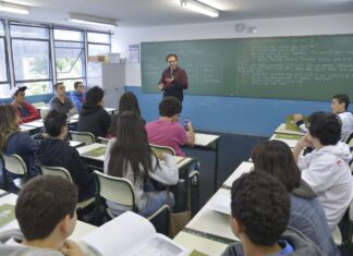 Piso do magistério tem reajuste de 5,4% e vai a R$ 5,1 mil em 2026