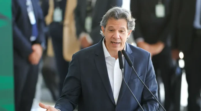Ministro da Fazenda nega alteração da meta fiscal