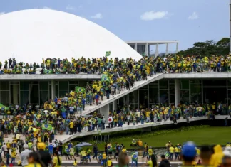 STF condena réu que furtou bola autografada por Neymar no 8/1