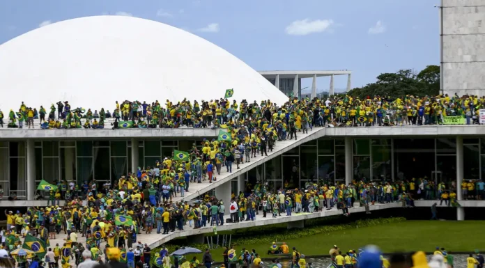STF condena réu que furtou bola autografada por Neymar no 8/1