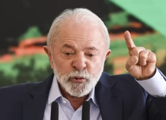Lula diz que Motta descumpriu acordo e derrubada do IOF foi absurda
