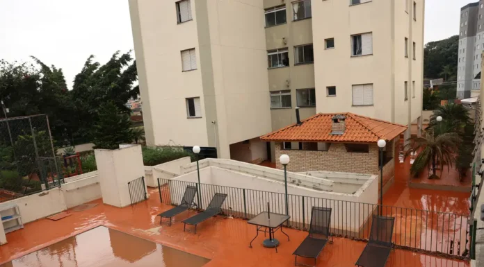 Prefeitura de São Paulo isola área afetada por rompimento de tubulação