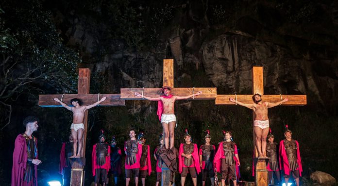 Começa a distribuição gratuita dos ingressos para Paixão de Cristo 2025