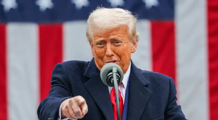 Trump ameaça países que se alinhem ao Brics com tarifa de 10%