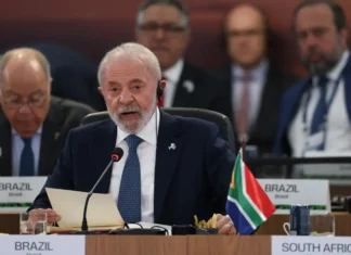 Lula critica incentivos financeiros ao setor de combustíveis fósseis