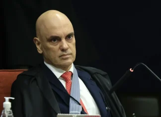 Moraes diz que Eduardo Bolsonaro interfere em processo na Corte