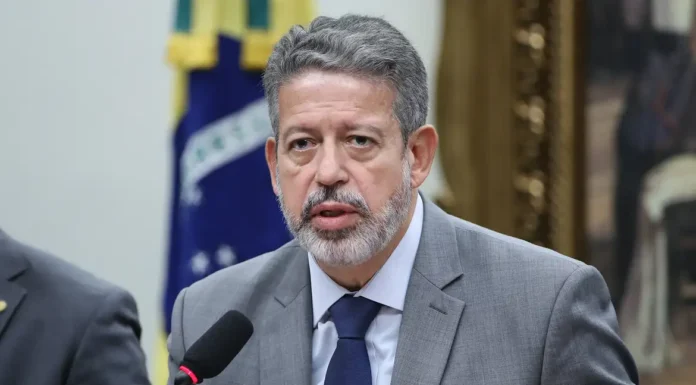 Lira amplia redução parcial de IR para quem ganha até R$ 7.350