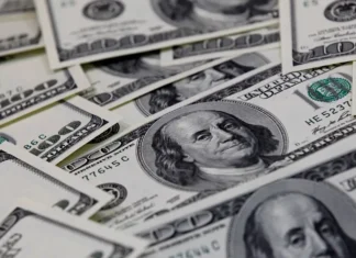 Dólar sobe para R$ 5,54, mas fecha distante da máxima do dia