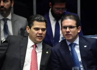 Tarifaço: Congresso pede diálogo nos campos comercial e diplomático