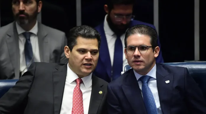 Tarifaço: Congresso pede diálogo nos campos comercial e diplomático