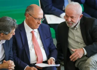 Governo vai trabalhar para reverter taxação dos EUA, diz Alckmin