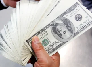 Dólar sobe para R$ 5,58 com agravamento de tensões com EUA