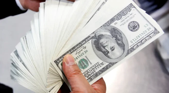 Dólar sobe para R$ 5,58 com agravamento de tensões com EUA