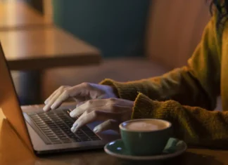 Serviços já respondem por 57% dos empregos formais no país, diz CNS