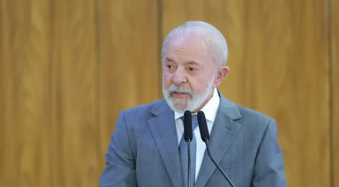 Lula veta aumento de número de deputados na Câmara
