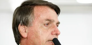 PF cumpre mandados na casa de Jair Bolsonaro, que usará tornozeleira