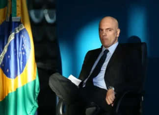 Bolsonaro fez flagrante confissão de obstrução de Justiça, diz Moraes