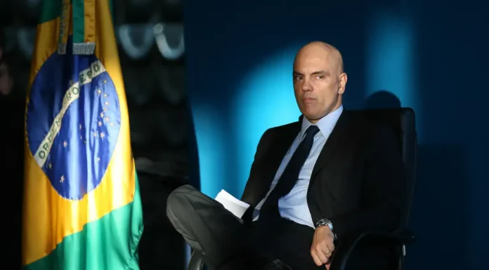 Bolsonaro fez flagrante confissão de obstrução de Justiça, diz Moraes
