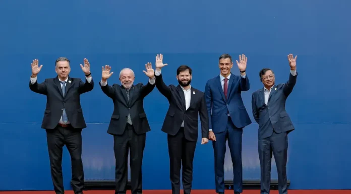 Brasil, Chile, Colômbia, Uruguai e Espanha defendem democracia