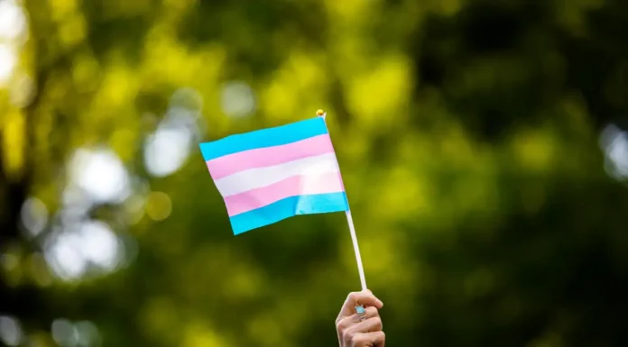 Comitê Olímpico dos EUA proíbe mulheres trans em competições femininas