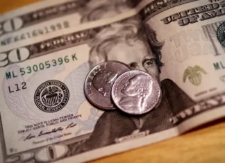 Dólar cai para R$ 5,52 com possível acordo entre EUA e União Europeia