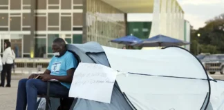 Após ordem de Moraes, deputado aliado de Bolsonaro deixa acampamento