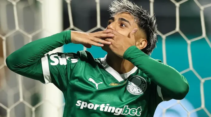 Palmeiras bate o Grêmio e cola em Cruzeiro e Flamengo no Brasileirão