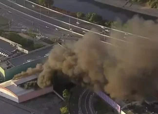 Incêndio deixa duas pessoas feridas em complexo de diversões em SP